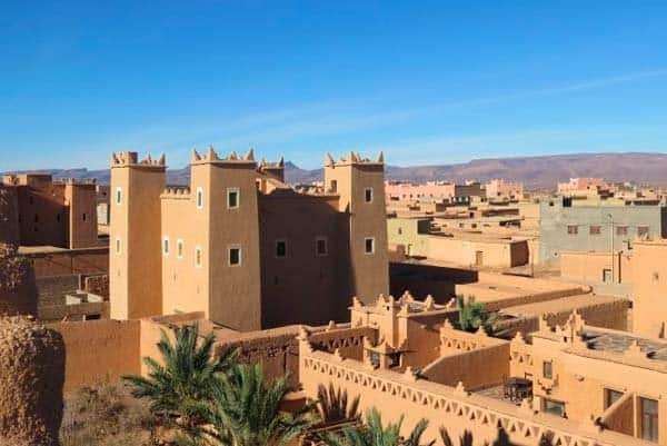 Antiguas fortalezas de adobe en la medina de Marruecos, monumentos históricos y cultura marroquí.